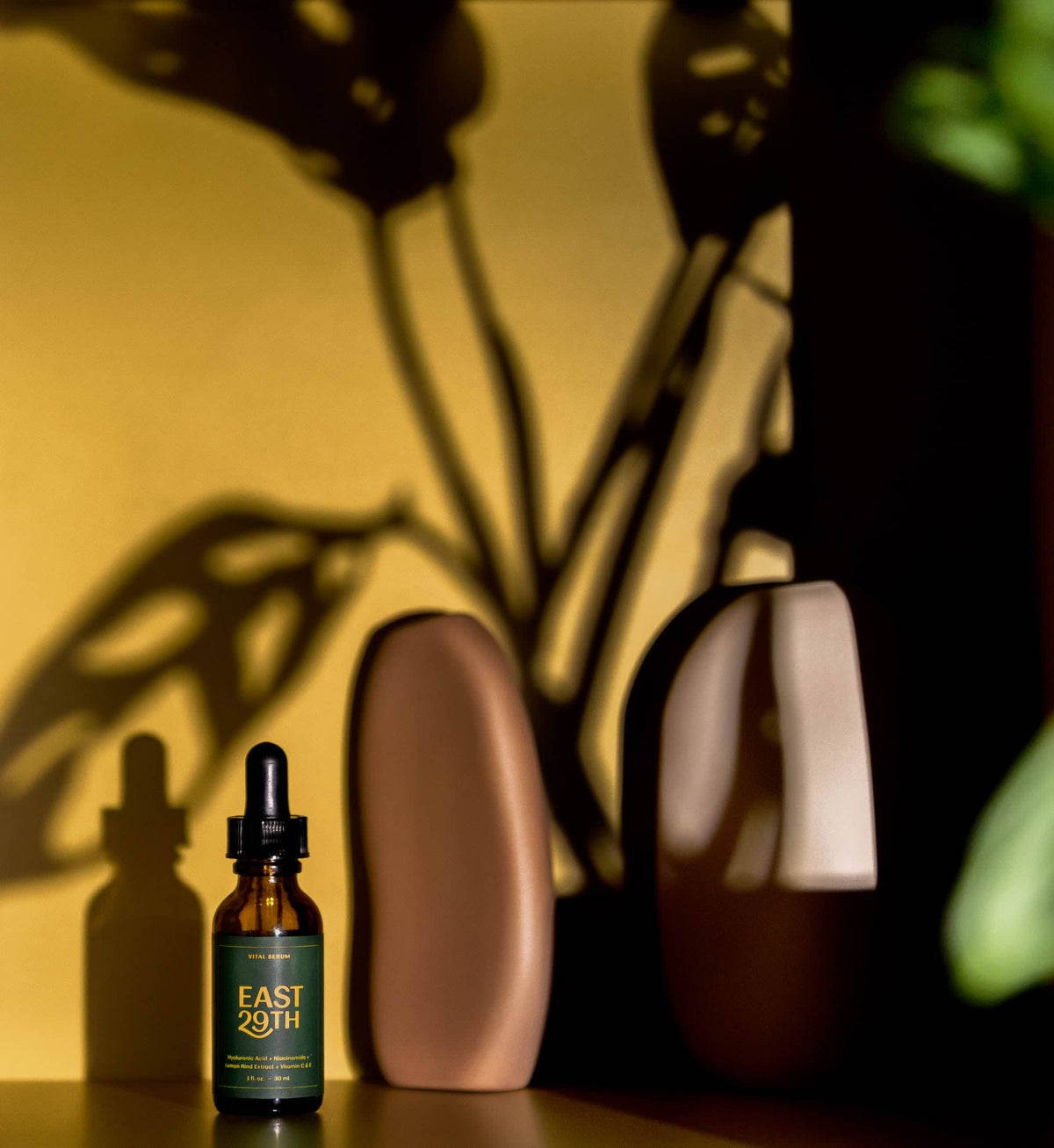 Vegan skincare made in canada. Eco-friendly glass bottle.